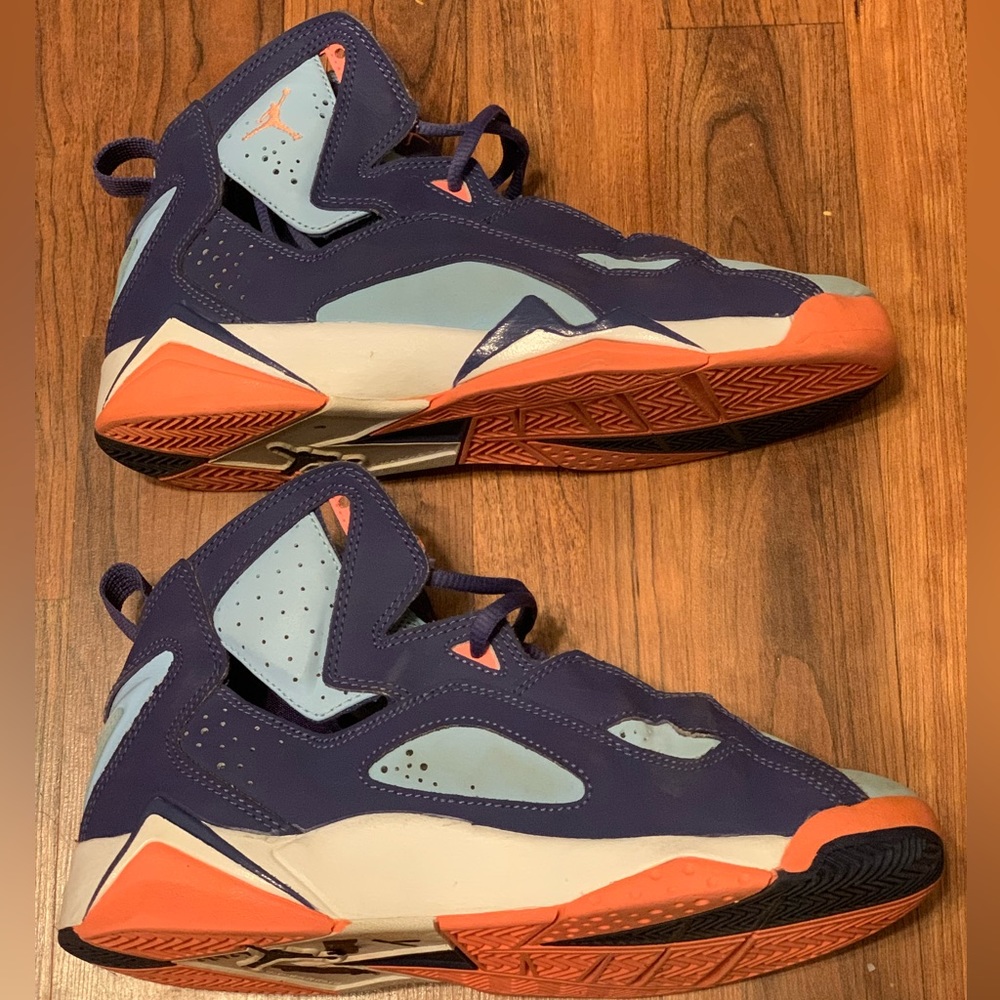 Nike Air Jordan True Flight Girls Basketball Shoes. Size 5Y.